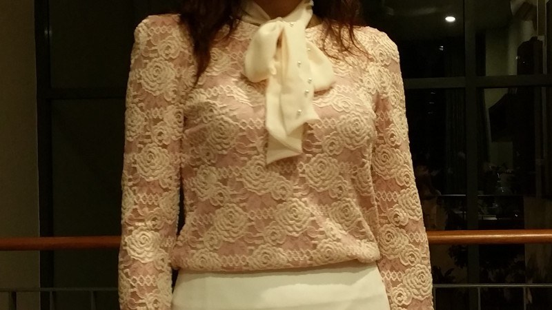 beautiful lace and the scarf is the added bonus!