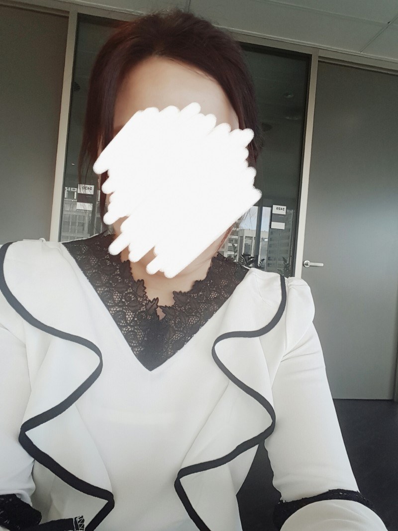Lace black trim line ruffle blouse