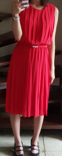 (Dress in red), Elegant pearl belt, pleated dress set