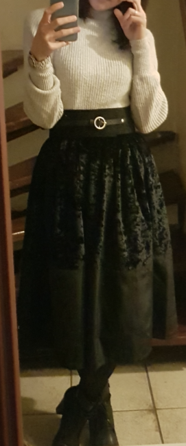 Lovely part. velvet skirt