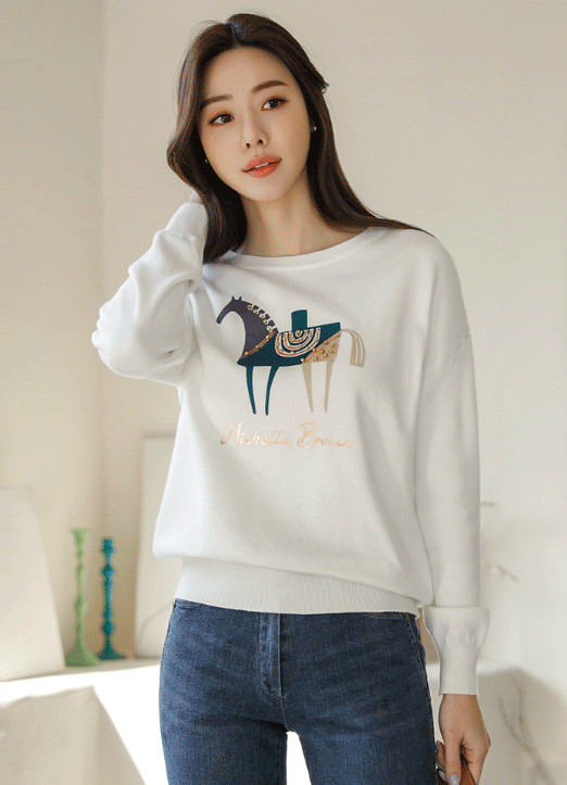 [Special Price] Horse Graphic Round Neck Sweater