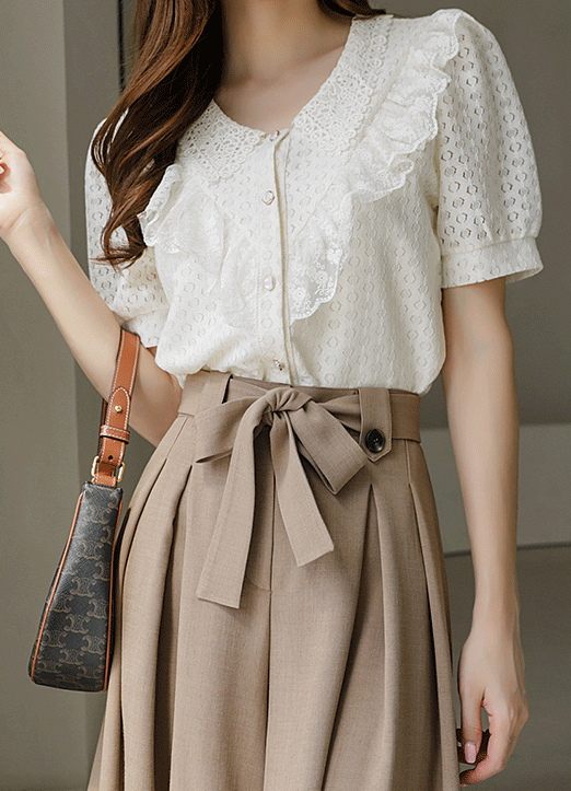 Lace Motif Collared V-neck Frill Blouse