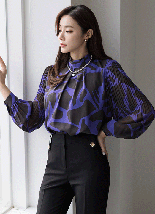 Graphic Print High Neck Pleated Sleeve Blouse