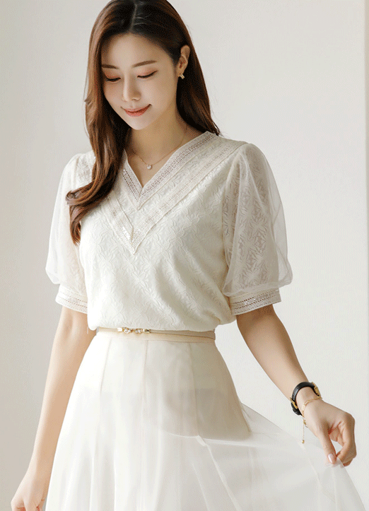 [Special Price] V-Neck Mesh Layered Short Sleeve Lace Blouse