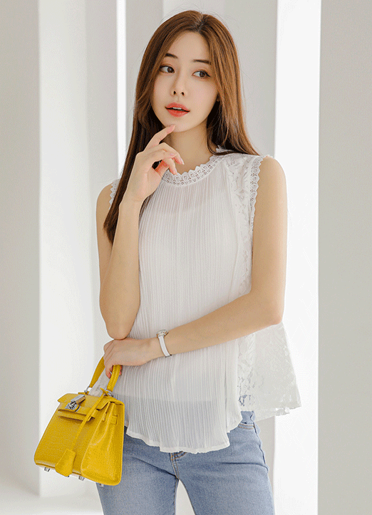 Lace Layered Sleeveless Pleated Top