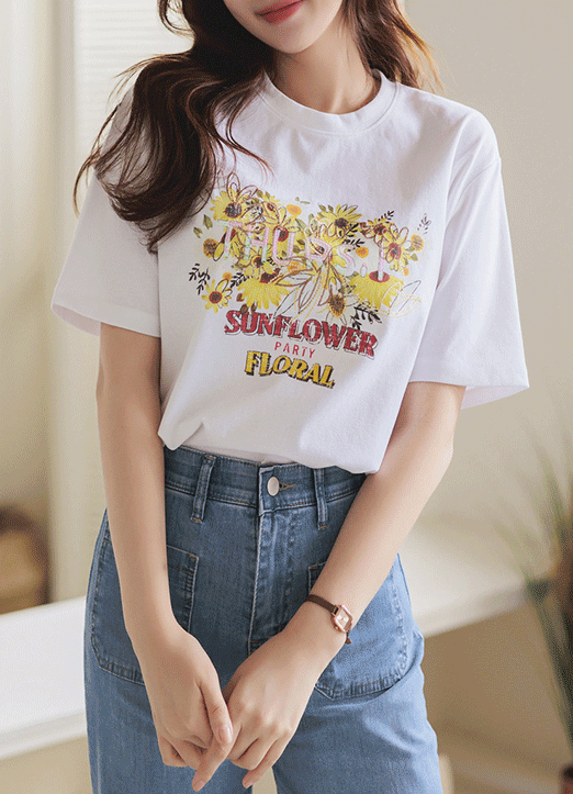 Side Slit Sunflower Lettering Graphic T-Shirt