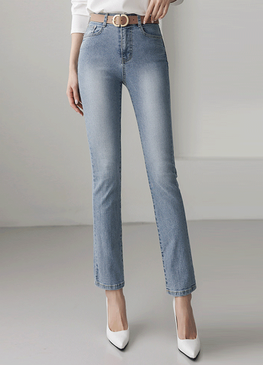 Mid Rise Elastic Waist Slim Straight Jeans