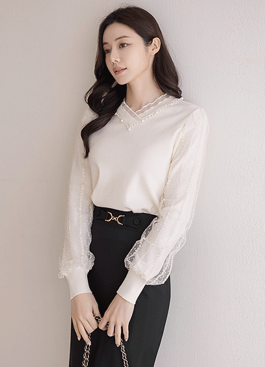 Pearl Lined V-Neck Lace Layered Sleeve Knit Top