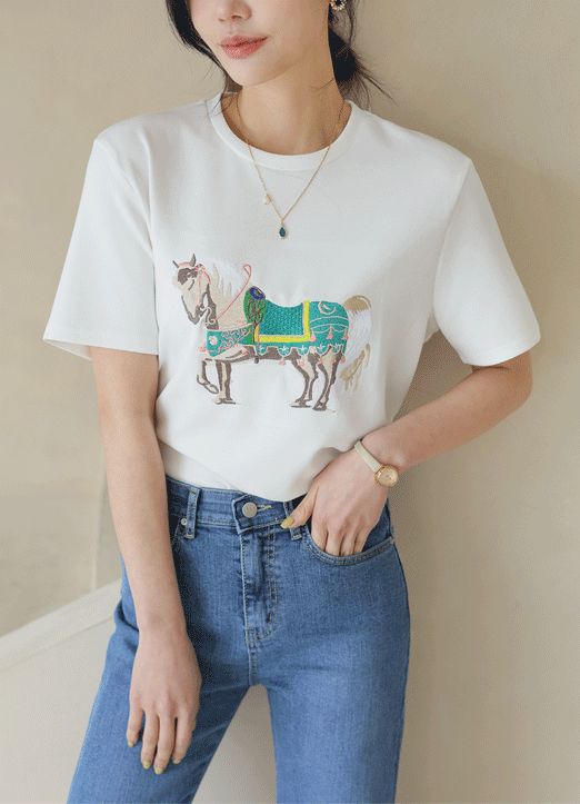 [The Onme] Embroidered Horse Round Neck T-Shirt