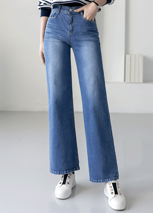 Mid Rise Elastic Waist Straight Wide Jeans