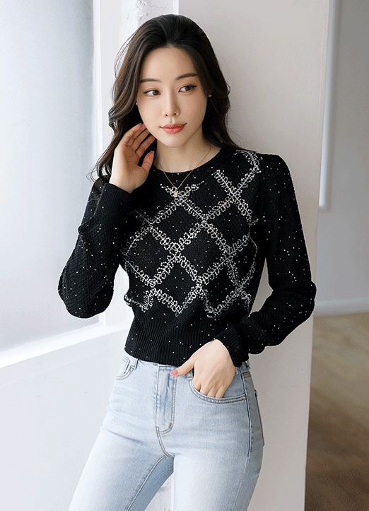 Ribbed Edge Sequinned Diamond Pattern Cropped Knit Top