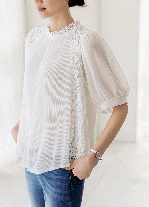 [The Onme] Feminine Floral Lace Block Pleated Blouse