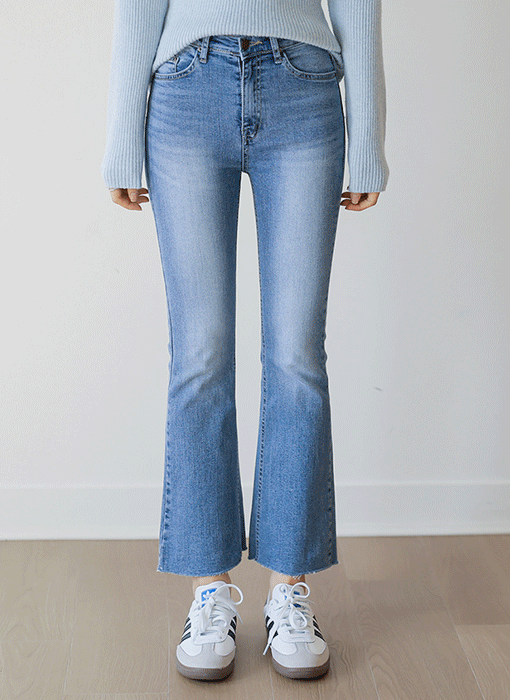 [The Onme] Slim Raw Hem Boot-cut Jeans