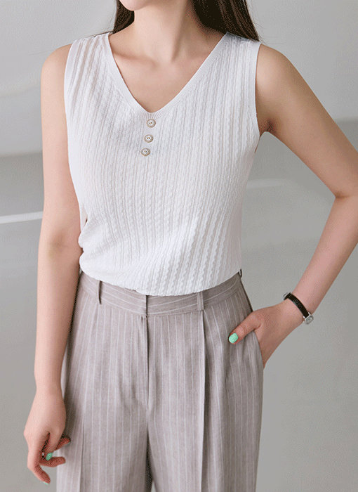Jewel Touch Sleeveless Jacquard Knit Top