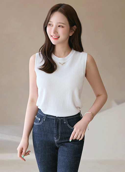  Gold Pendant Sleeveless Rib Knit Top