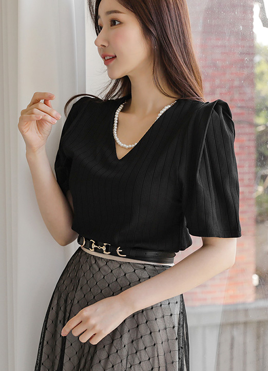 Deep V-neck Ribbed Top w/ Detachable Faux Pearl Necklace
