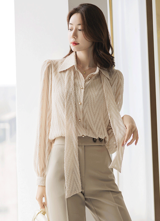 [Louis Angel] V-Neck Collared Fuzzy Blouse w/ Tie