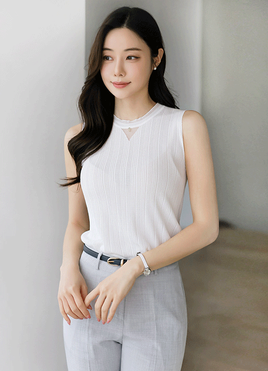 Lace Trim-Neck Pendant Detail Sleeveless Ribbed Knit Top