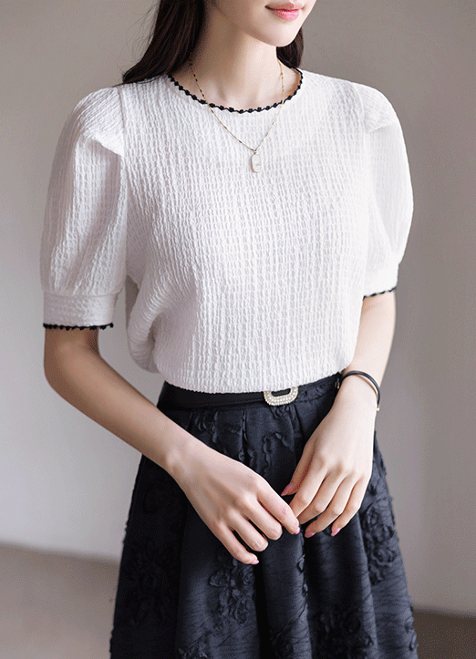 [LouisAngel] Contrast Motif Trim Puff Short Sleeve Seersucker Top