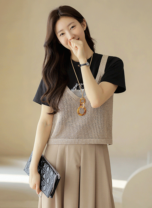 Gilded Glow Open-Back Knit Vest