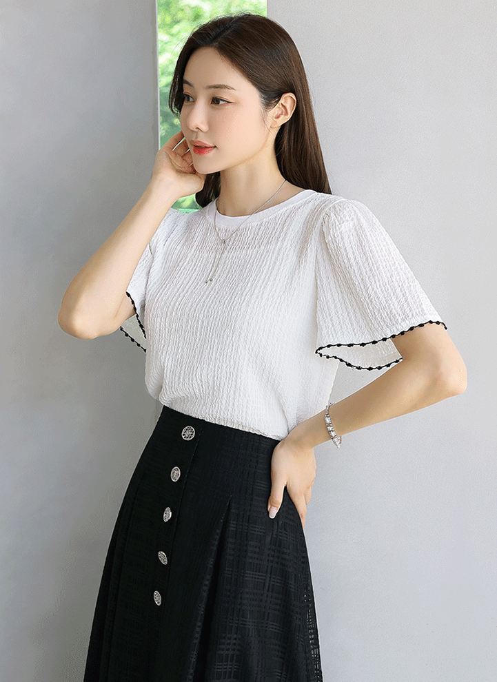 [LouisAngel] Contrast Motif Trimmed Flare Short Sleeve Seersucker Top