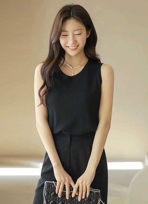 Ribbed Sleeveless Knit w/ Pearl Drop Necklace