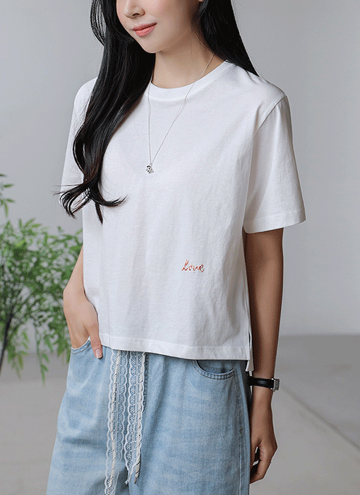 [The Onme] Chic Split-Hem Love Tee