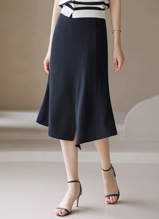 Volume Curve Paneled Skirt