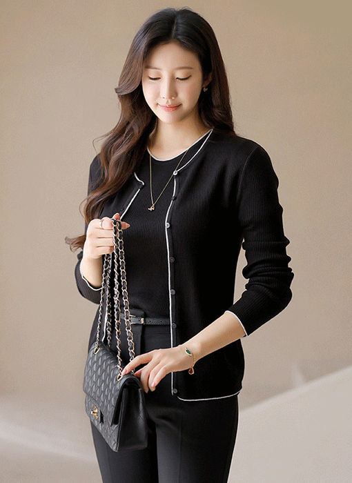 Chic Slim-Fit Ribbed Knit Cardigan