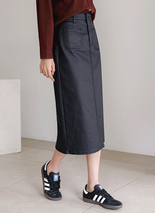 [The Onme] Matte Faux Leather H-Line Skirt