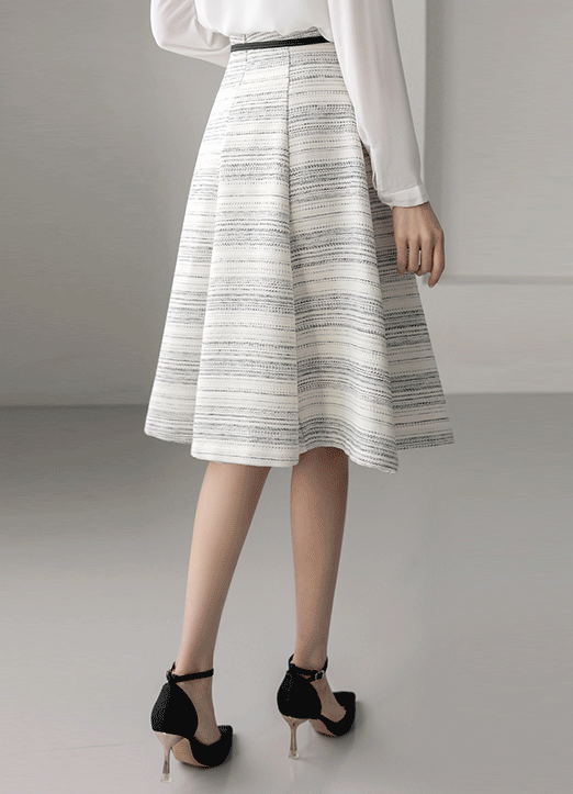 Stripe Texture Paneled Flare Tweed Skirt