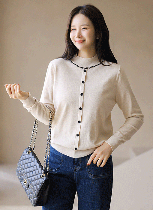 Cubic Detail Button Knit Top