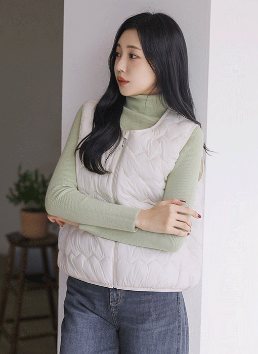 [The Onme] Wave Quilted Lightweight Vest