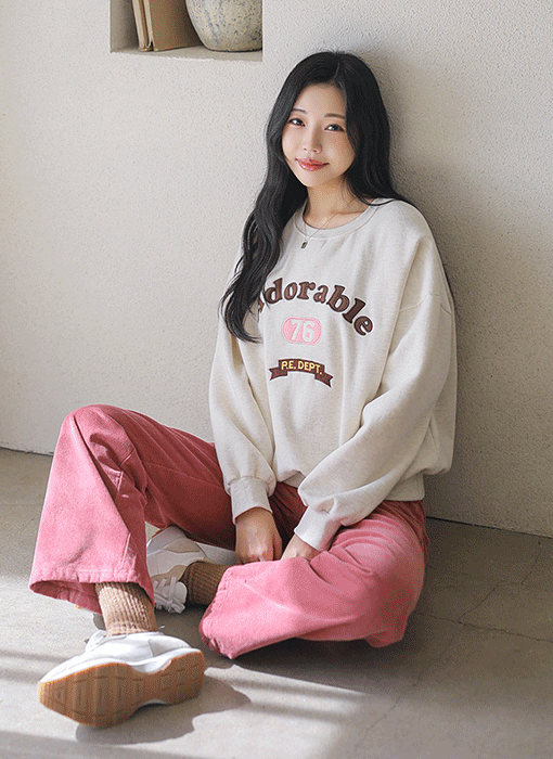 [The Onme] Soft Focus Adorable Lettering Sweatshirt