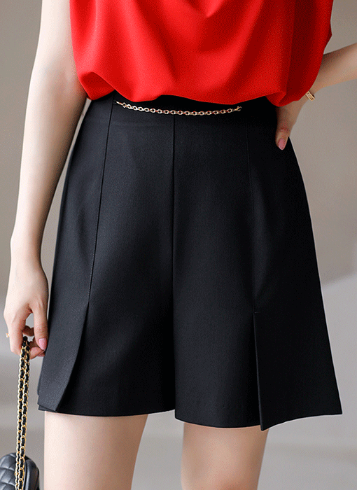 Gold Chain Accent Pintuck Shorts