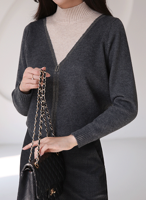 Elegant Y-Line Layered Knit Top