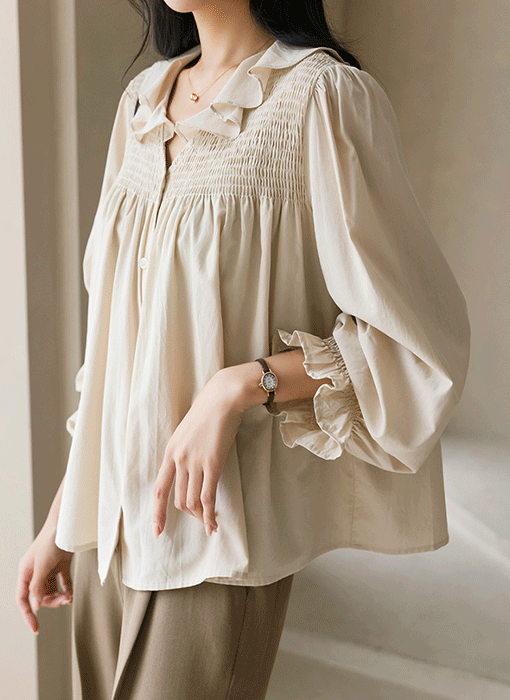 [The Onme] Ruffle Sailor Collar Smocked Blouse