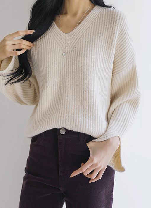 [The Onme] (4 Colors) Cozy Rib V-Neck Slit Sleeve Knit