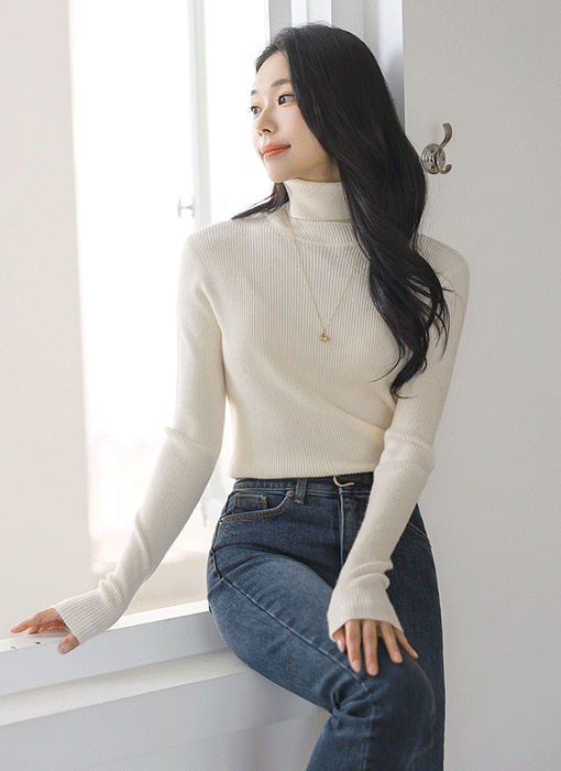 Pure Ease Slim Rib Turtleneck Knit Top