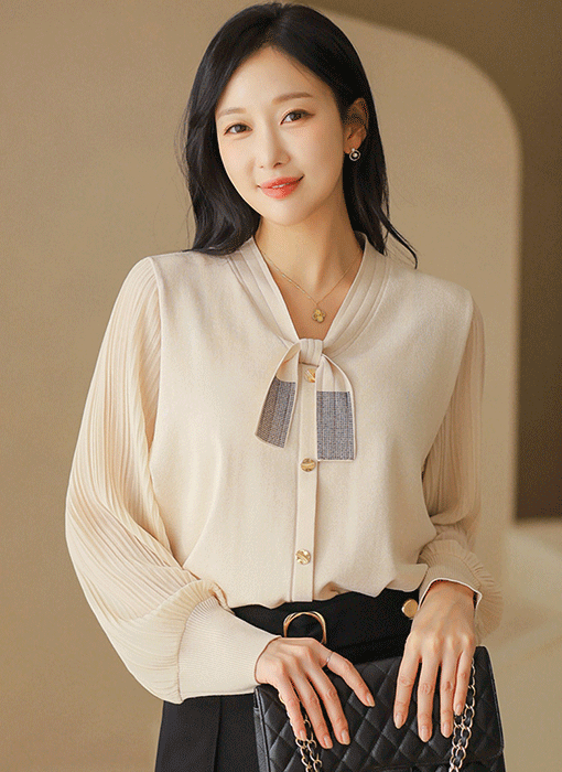 Crystal Ribbon Pleated Sleeve Knit Blouse