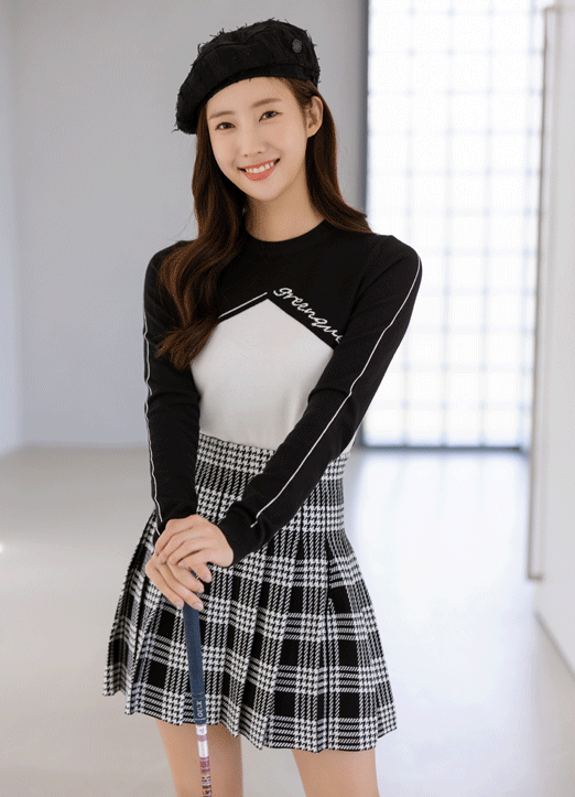 [QoG] Color Block Lettering Round Neck Knit Top