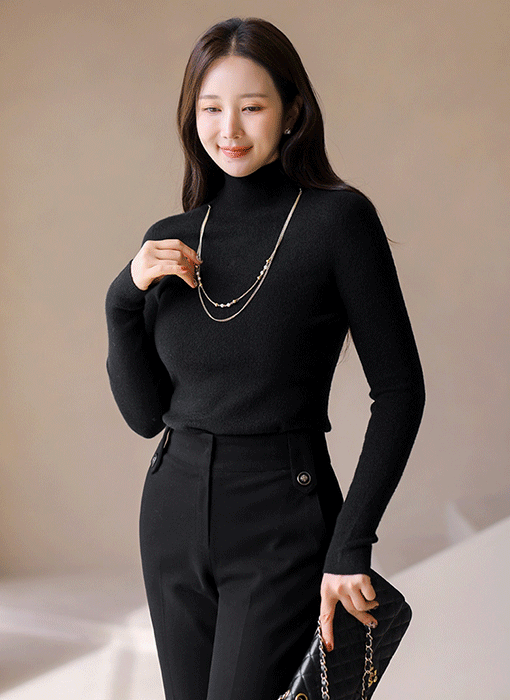 Seamless Slim Mock-Neck Knit Top w/Detachable Necklace