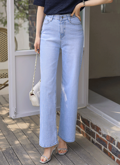 Light Wash Semi-Wide Straight Jeans