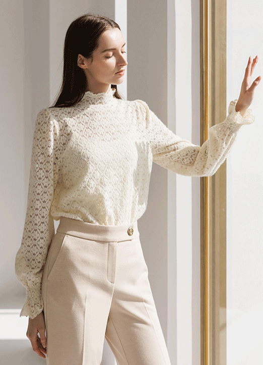 [The Onme] Smocked Cuff Brushed Floral Lace Top