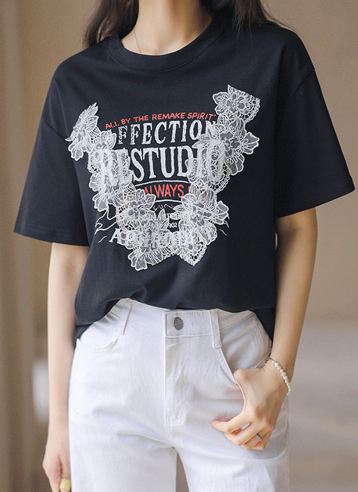V-Lace Graphic Lettering Relaxed Tee
