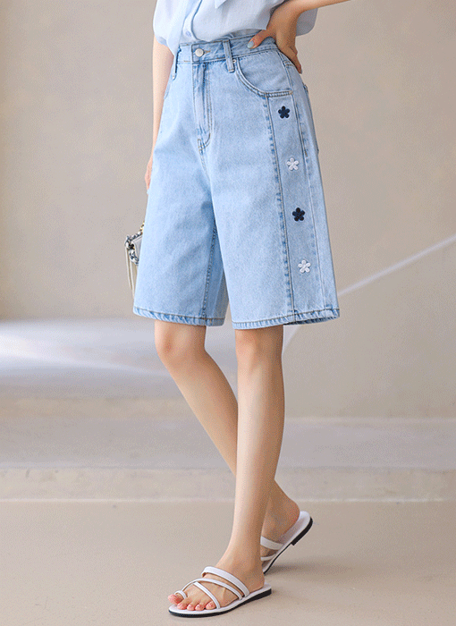 [The Onme] Floral Appliqué Denim Bermuda Shorts