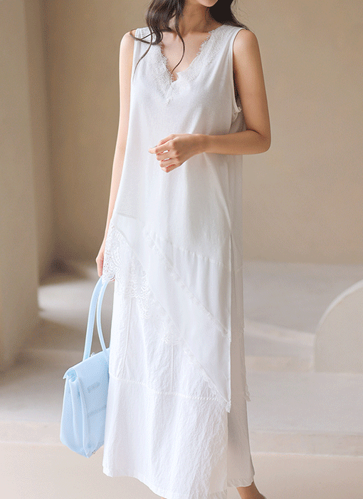 [The Onme] Asymmetric Lace Layering Top