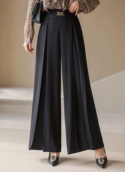 Gold-Tone Ornament Pleated Wide-Leg Slacks