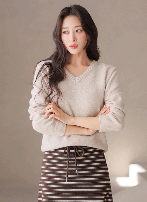 [The Onme] Drop-Shoulder V-Neck Knit Top