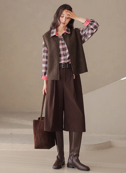 [The Onme] Wide-Leg Corduroy Shorts w/ Belt